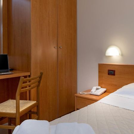 Hotel Pierre Riccione Esterno foto