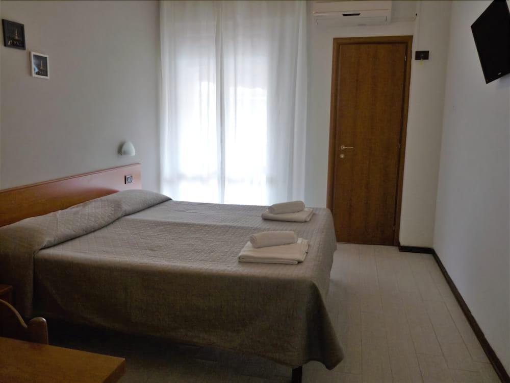Hotel Pierre Riccione Esterno foto