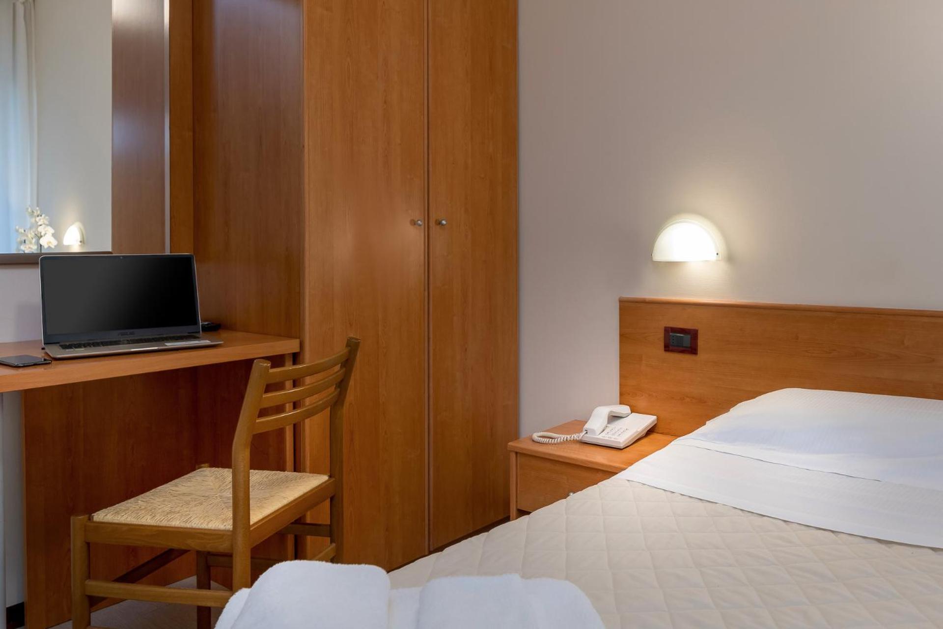 Hotel Pierre Riccione Esterno foto