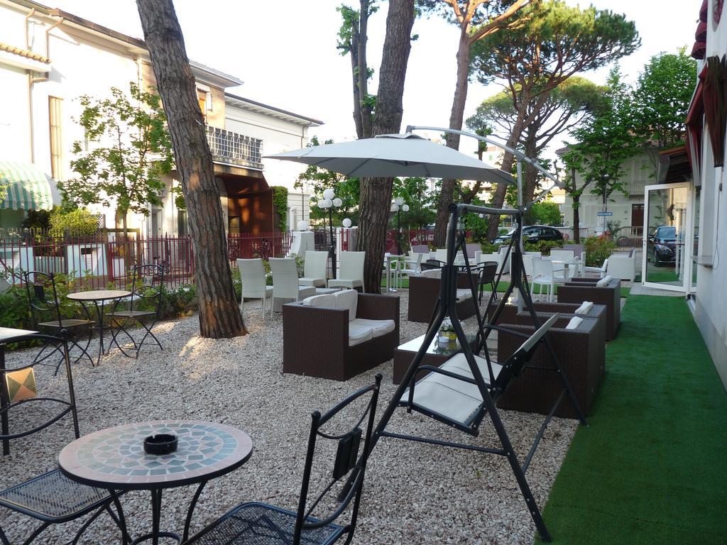 Hotel Pierre Riccione Esterno foto