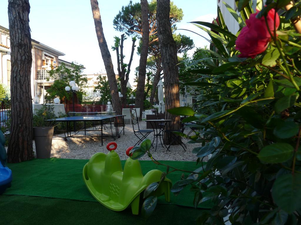 Hotel Pierre Riccione Esterno foto