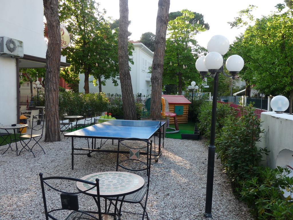 Hotel Pierre Riccione Esterno foto