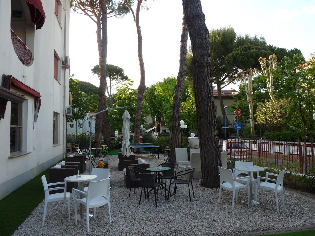 Hotel Pierre Riccione Esterno foto