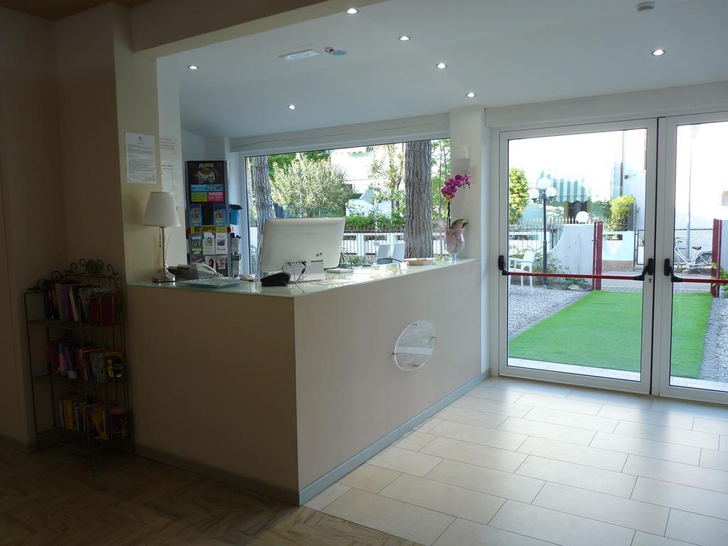 Hotel Pierre Riccione Esterno foto