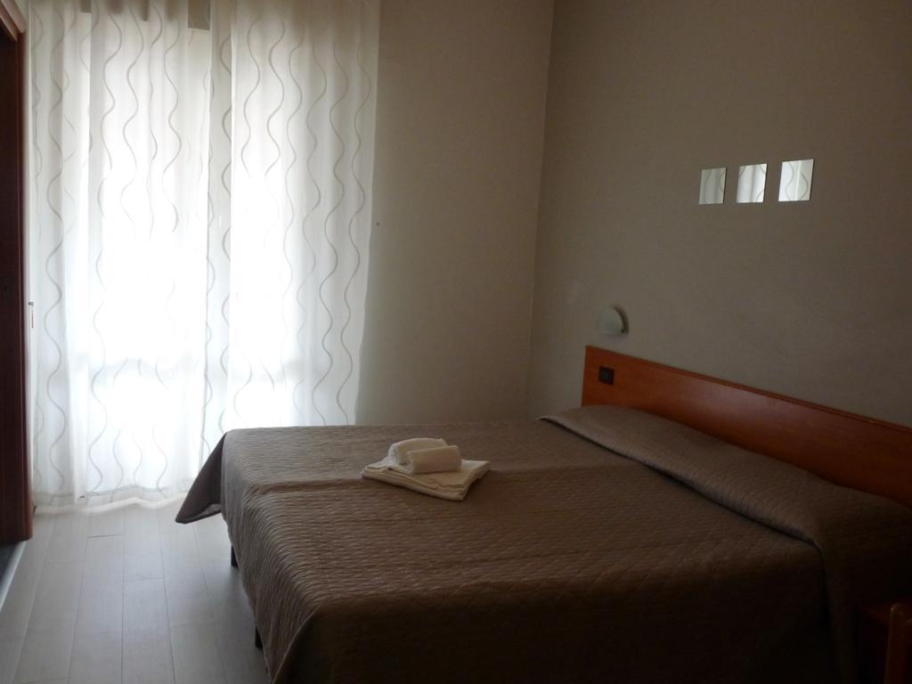 Hotel Pierre Riccione Esterno foto