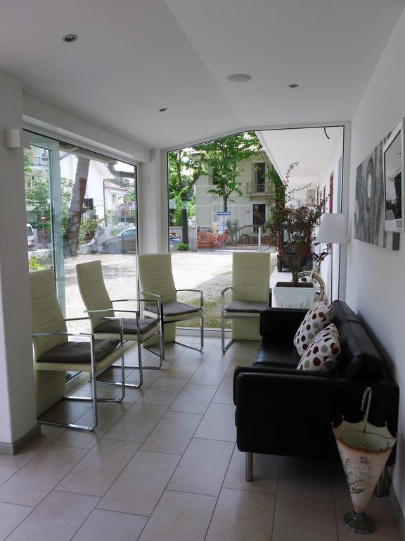 Hotel Pierre Riccione Esterno foto