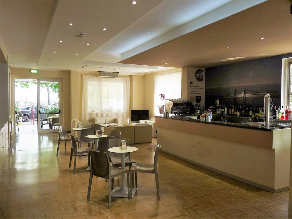 Hotel Pierre Riccione Esterno foto