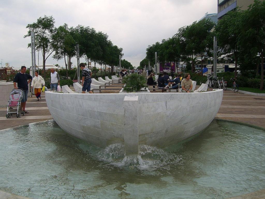 Hotel Pierre Riccione Esterno foto