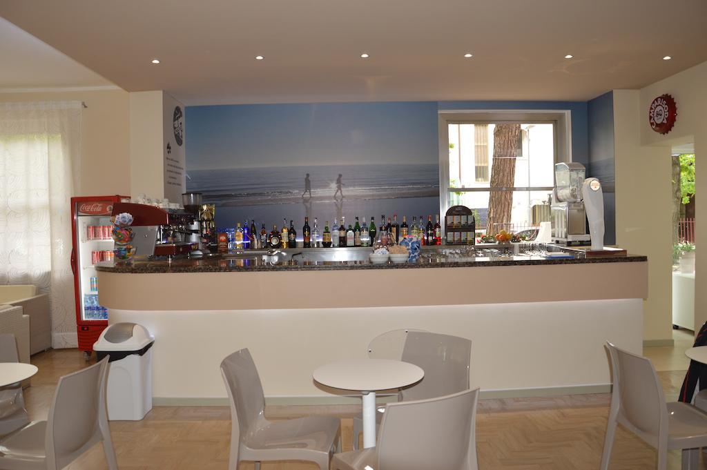 Hotel Pierre Riccione Esterno foto