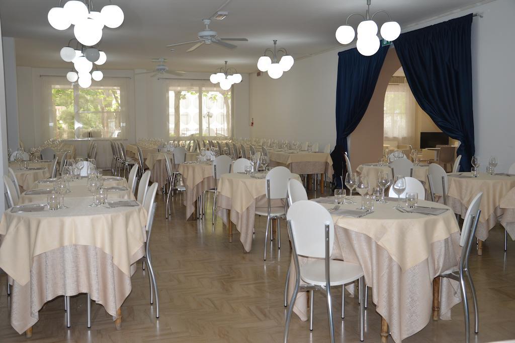 Hotel Pierre Riccione Esterno foto