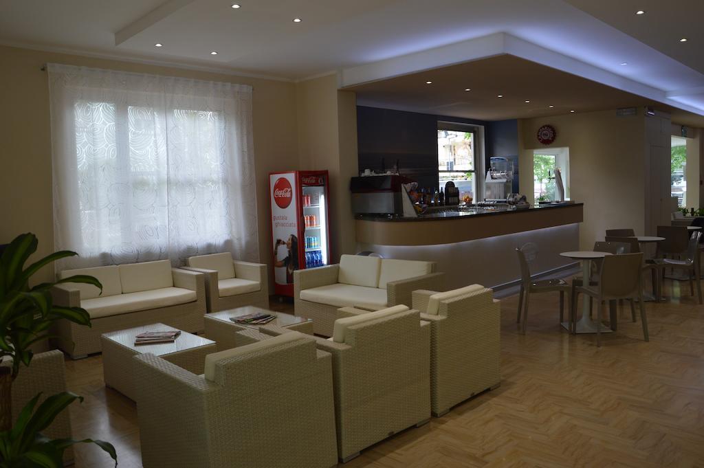 Hotel Pierre Riccione Esterno foto