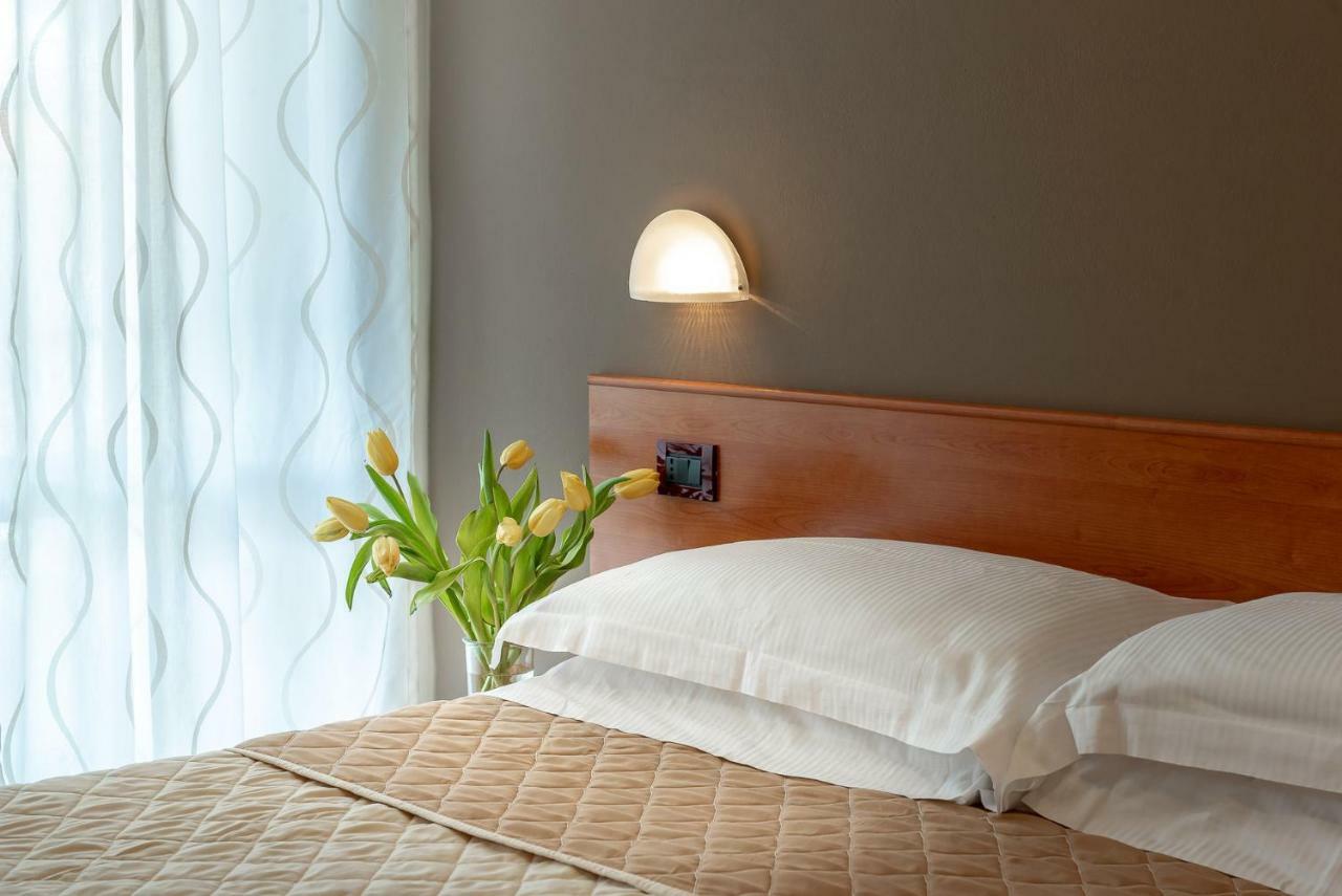 Hotel Pierre Riccione Esterno foto