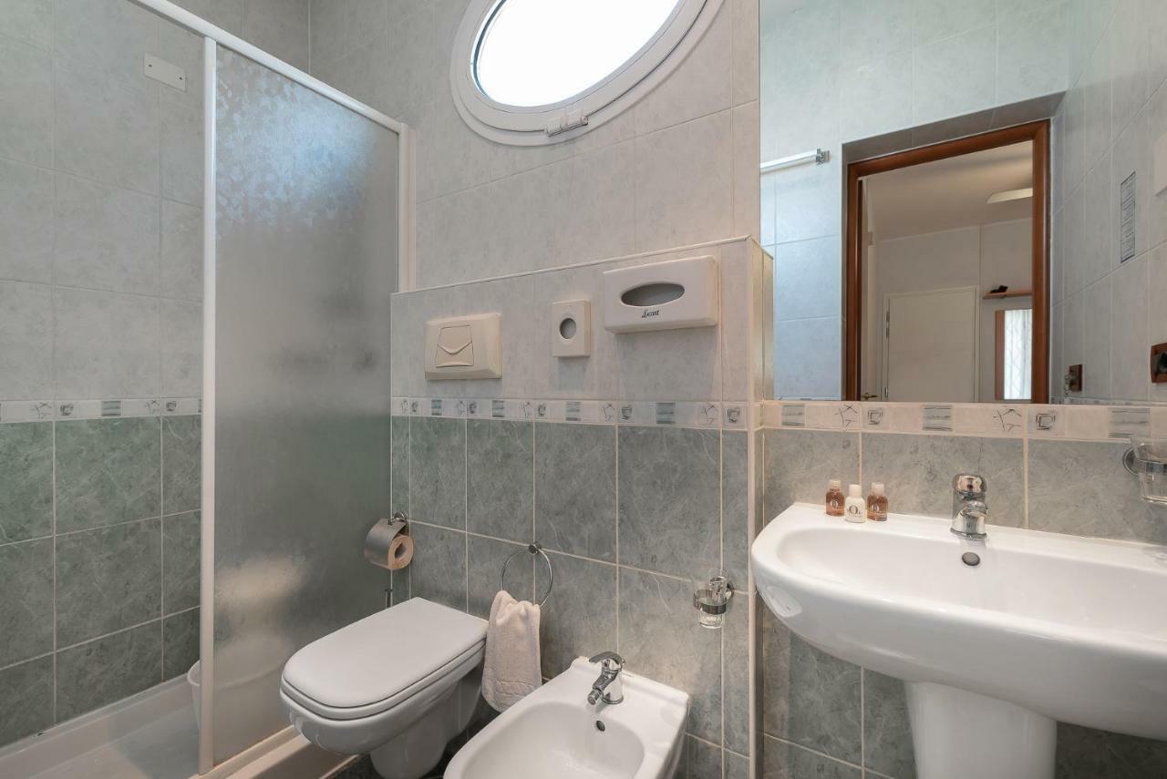 Hotel Pierre Riccione Esterno foto