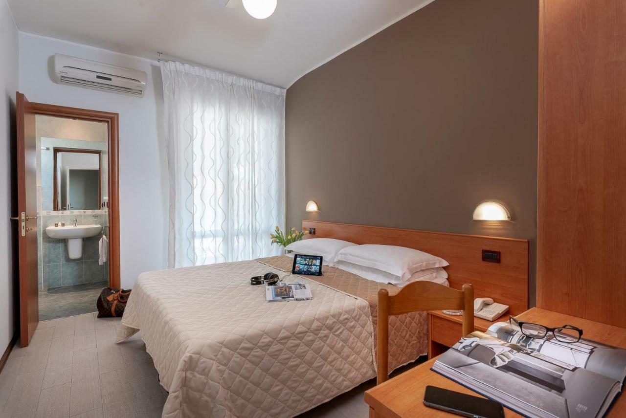 Hotel Pierre Riccione Esterno foto