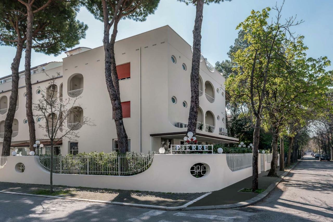 Hotel Pierre Riccione Esterno foto