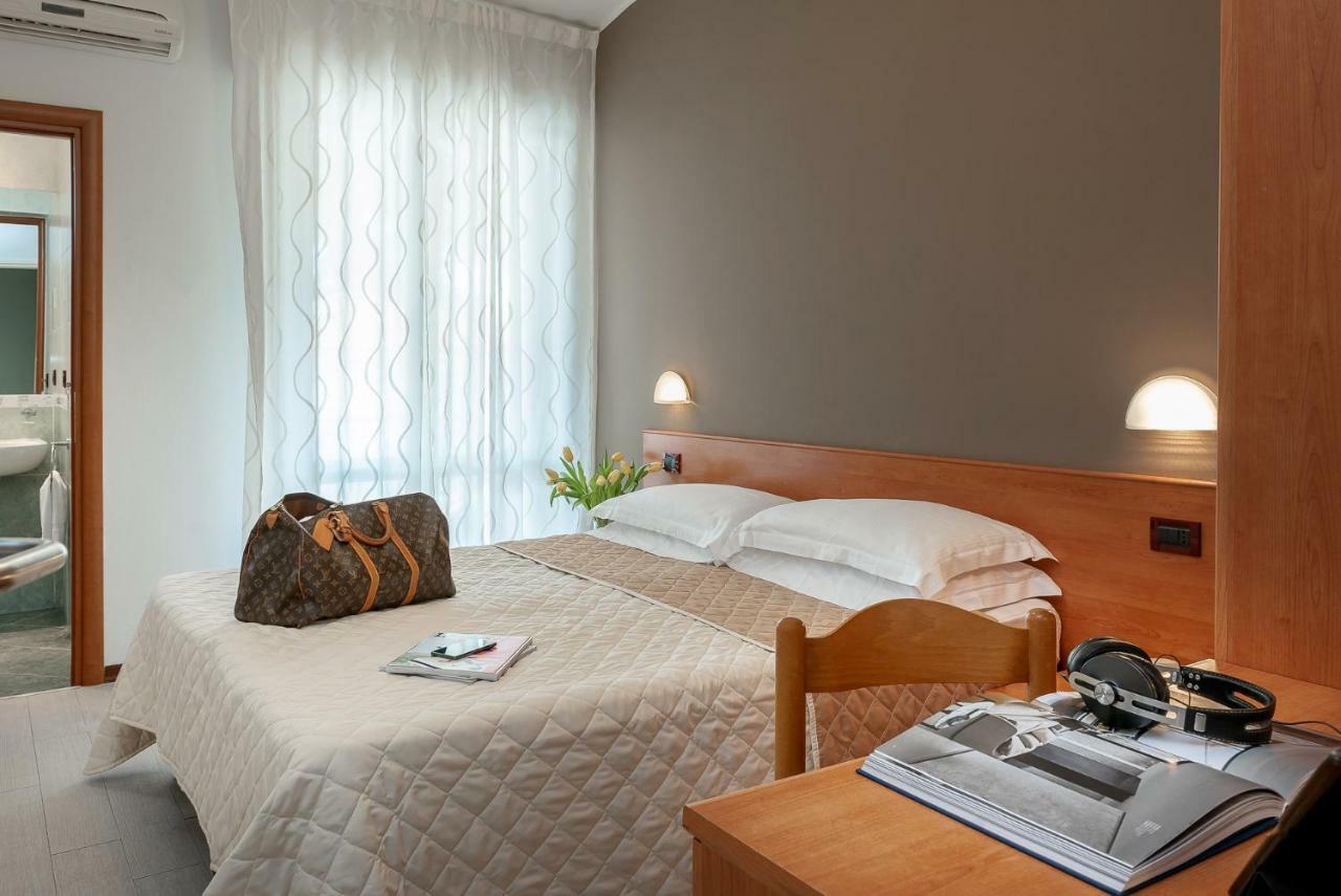 Hotel Pierre Riccione Esterno foto