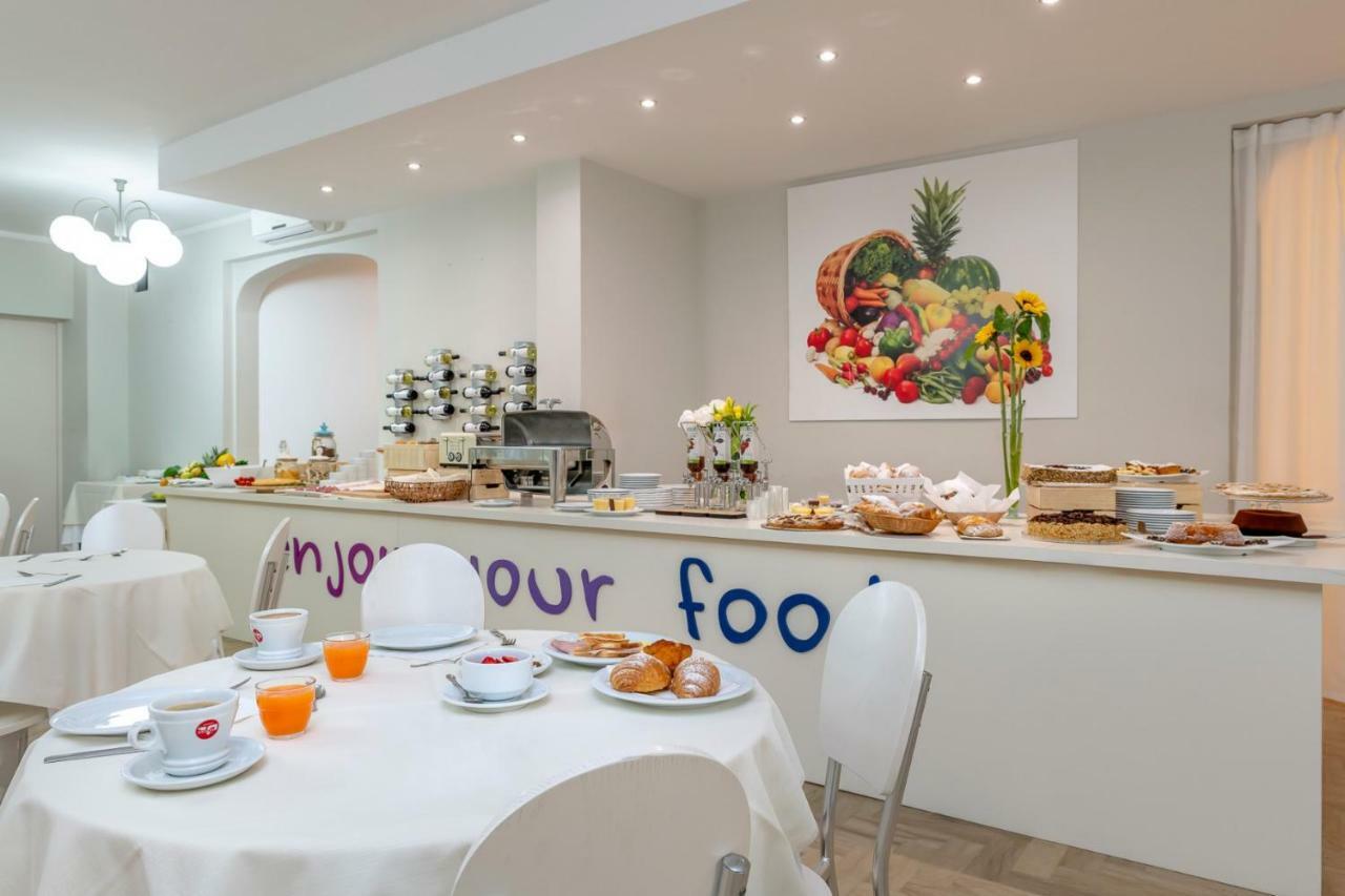 Hotel Pierre Riccione Esterno foto