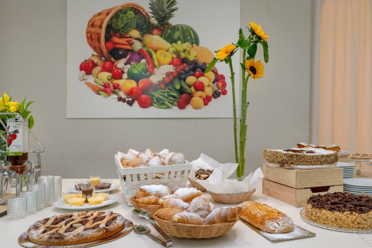 Hotel Pierre Riccione Esterno foto