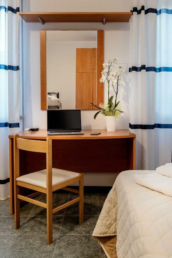 Hotel Pierre Riccione Esterno foto