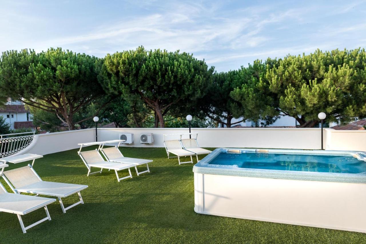 Hotel Pierre Riccione Esterno foto