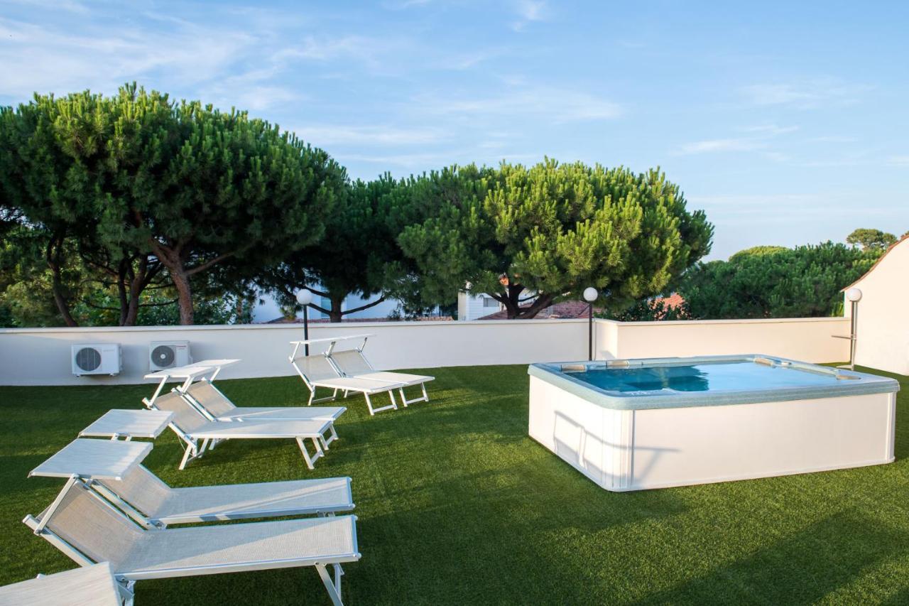 Hotel Pierre Riccione Esterno foto